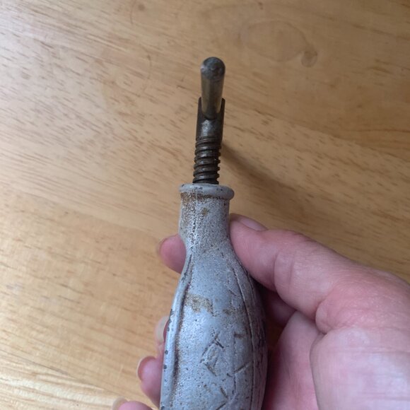 NUT CRACKER - Vintage WALNUT SHAPED Solid metal T-Bar Screw Vice Nut Cracker - Picture 8 of 9